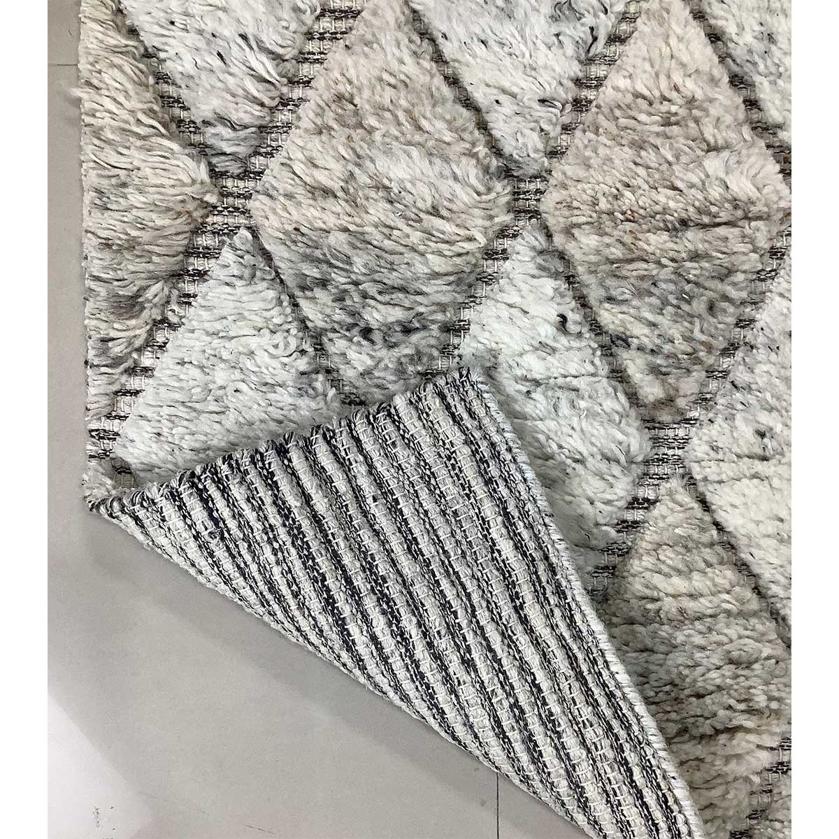 Premium Hand-Knotted Geometric Wool Rug in Silver – (Design Code HKC-041) in Croatia