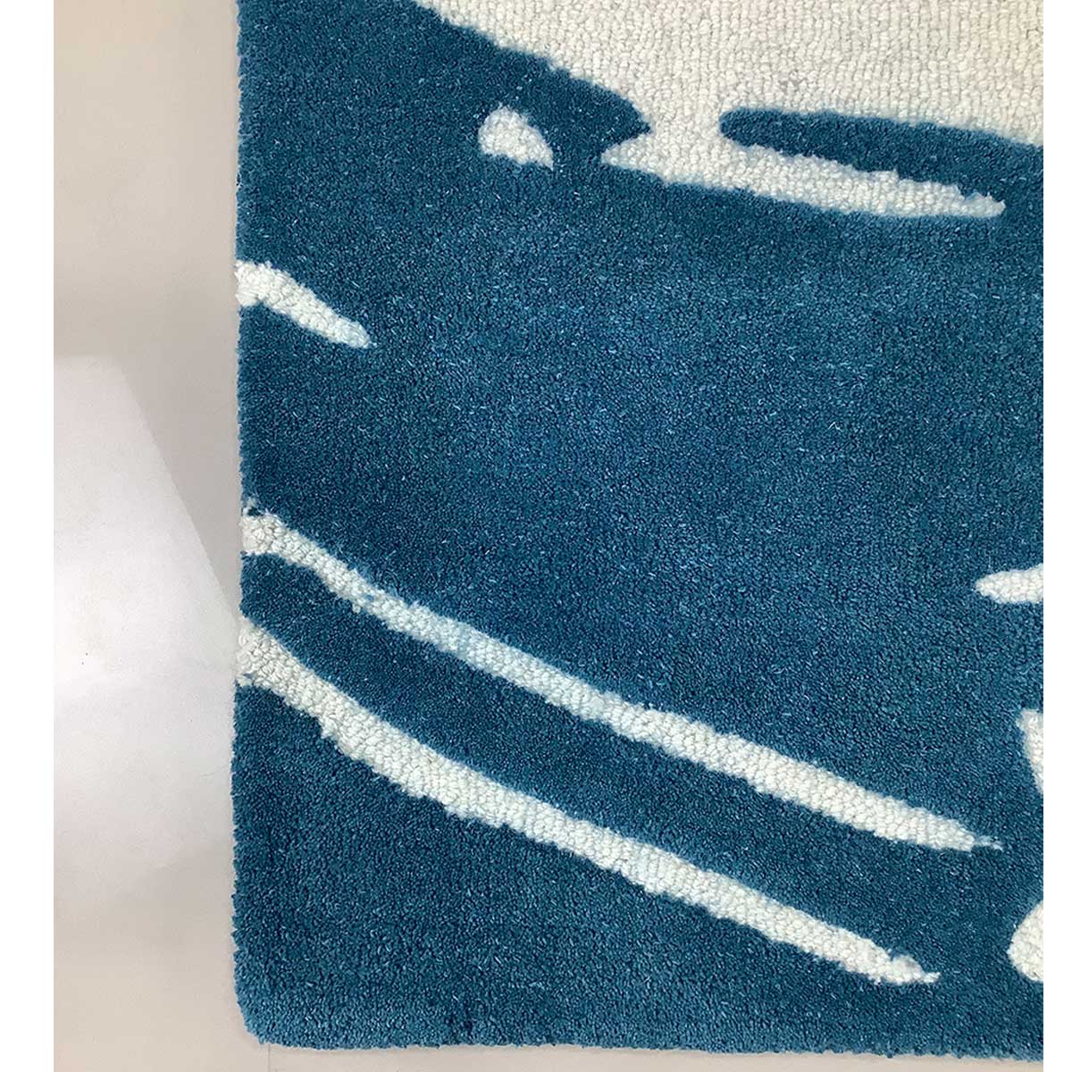 Stylish Hand-Tufted Viscose Rug in Ivorya and Teal with Loop Cut Texture (Design Code HT-024) in Noida