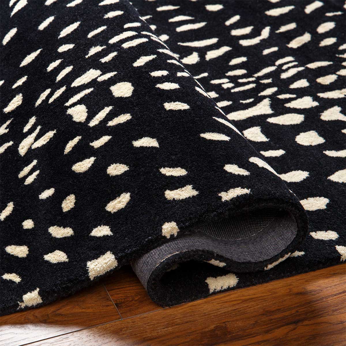 Hand-Tufted Black Viscose Rug with Cut Pile Pattern (Design Code HT-027) in Noida